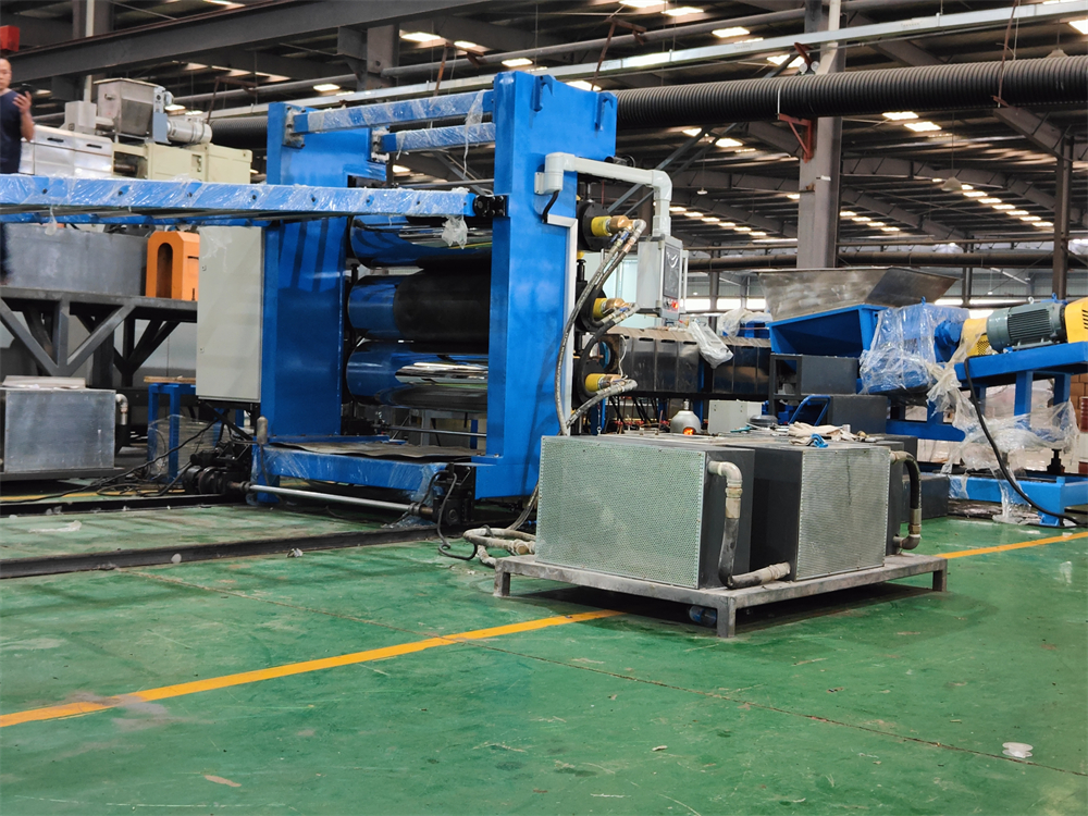 內(nèi)飾片材擠出機(jī)_內(nèi)飾片材生產(chǎn)線(xiàn)_玖德隆